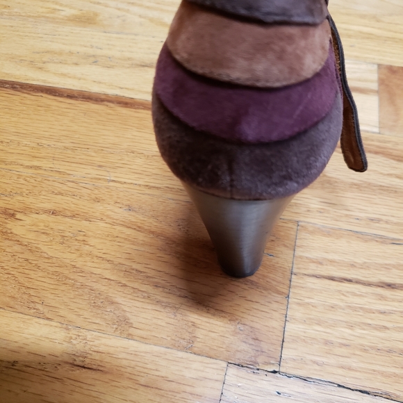 Shoes - Picture 4 of 6